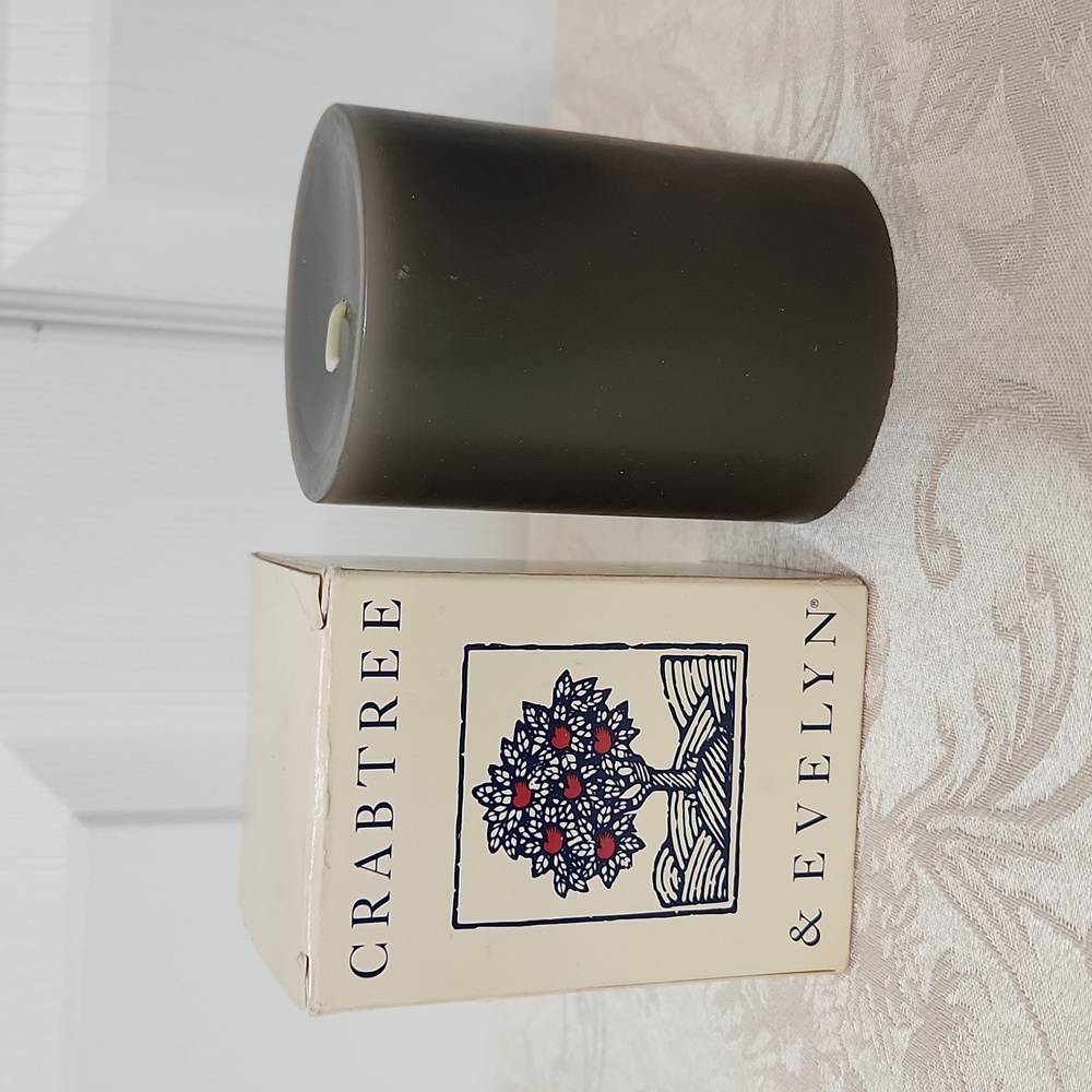 Crabtree & Evelyn vintage 4" pillar candle Harvest moss green 21455